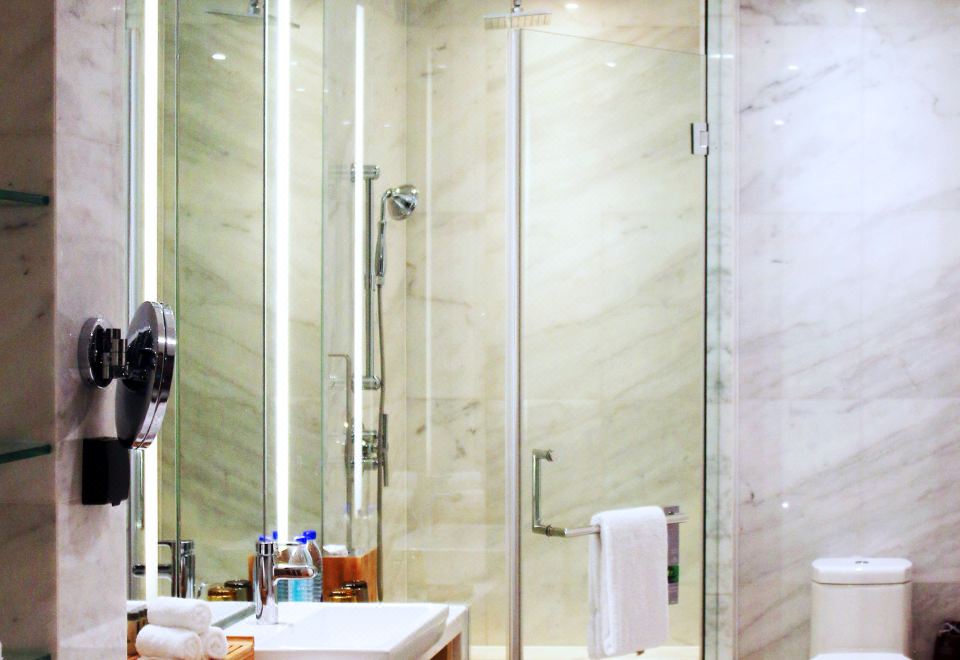 Renaissance Shanghai Caohejing HotelDeluxe 2 Double Room