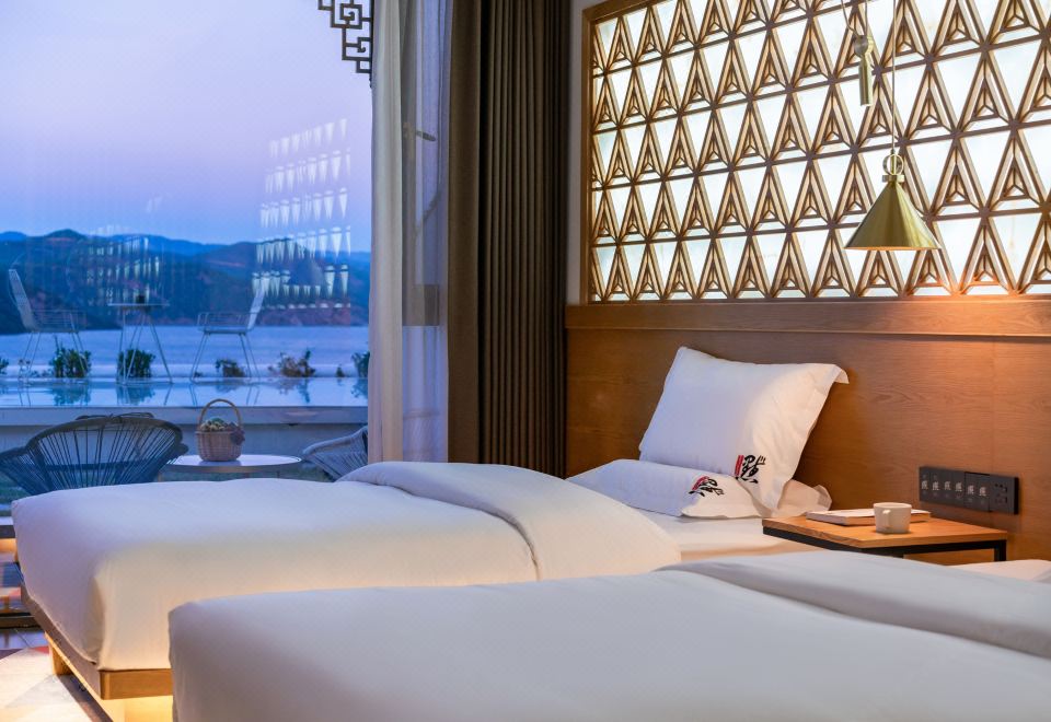 Tingfeng-Smart Lake-View Comfortable Sleep Twin Room