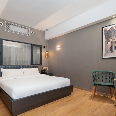 高級大床房（假窗潮景） 麗怡酒店（汕頭1981萬象城高鐵站店）優惠