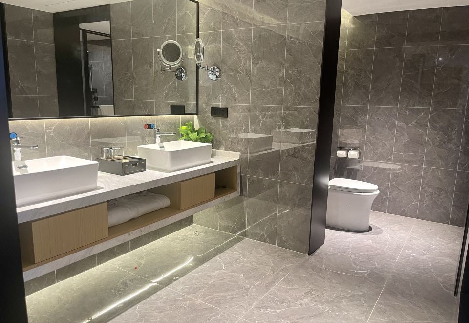 Dejin Garden Hotel (Shenzhen International Convention and Exhibition Center)Deluxe Queen Bed Room