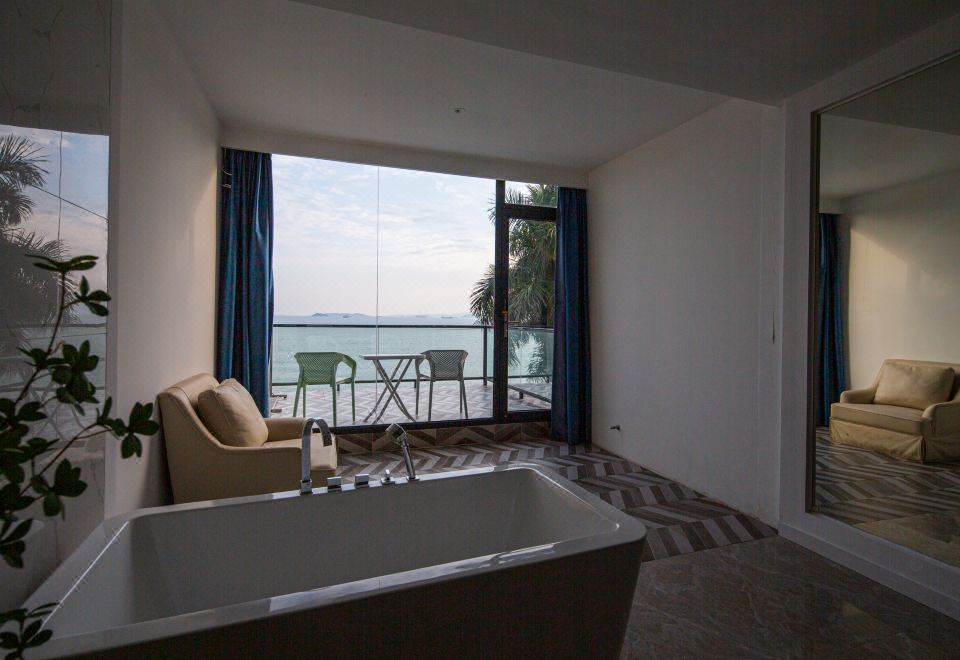 Miye Sea-view Holiday VillaIntimate Sea Terrace Sea-View Double Bed Room (180° Sea View + Marshall 3rd Gen Wireless Speaker + Xi Lai Men Deep Sleep Latex Pillow + Skin-Friendly Long Staple Cotton Linens + Smart Toilet + Tub)