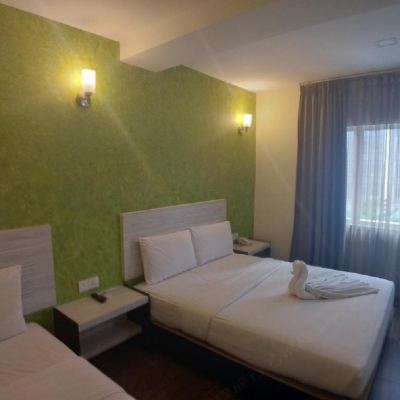 Bilik Premier Triple Kupon Hotel Westree