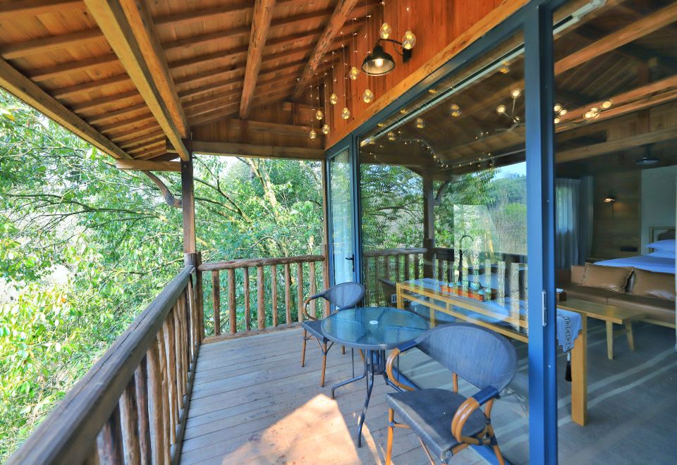 Qiandaohu Xinbo Holiday HotelWild Stay Tree House Double Bed Room