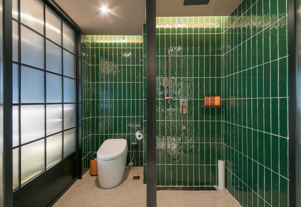 高级大床房（小冰箱+智能客控+手机投屏）