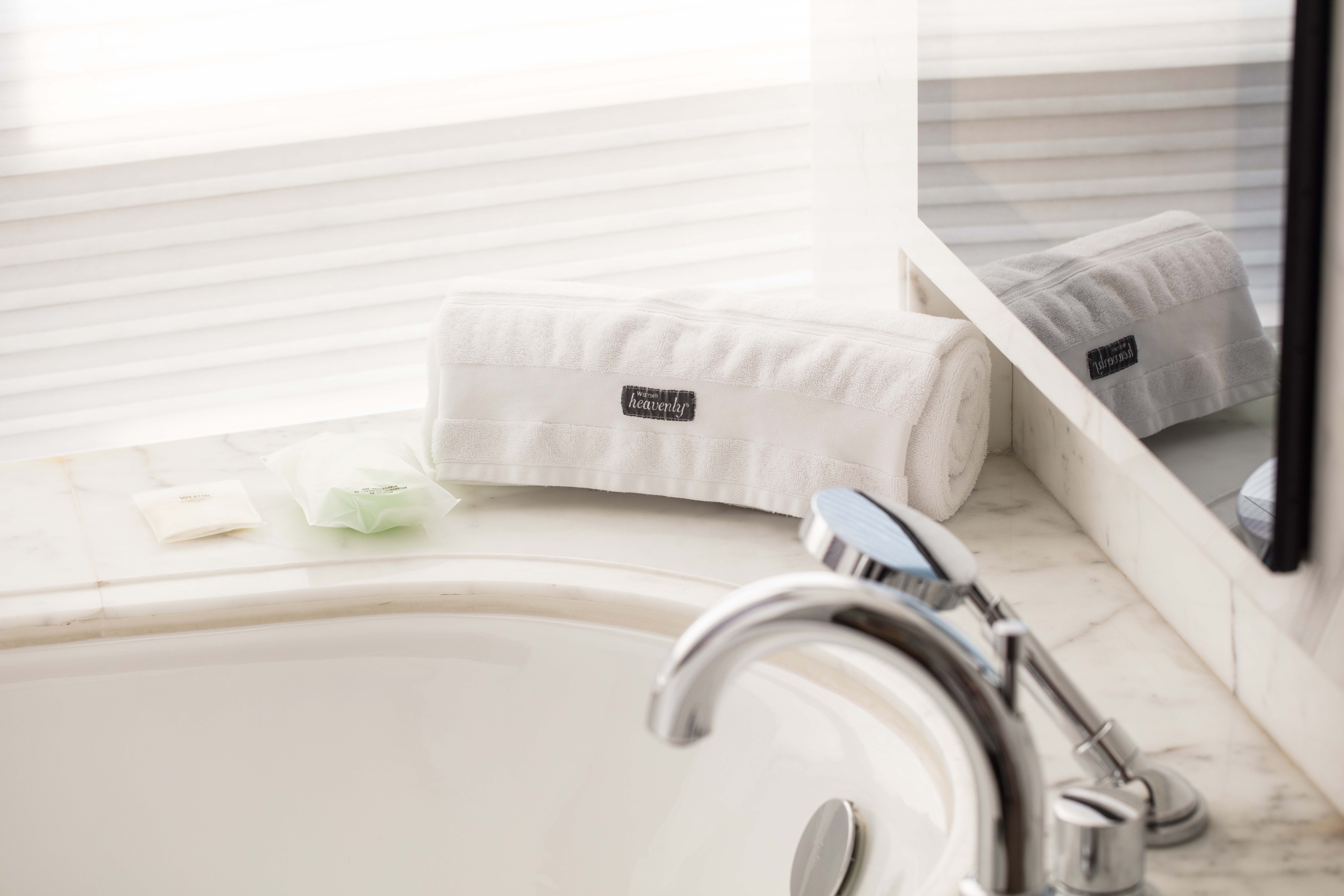 凌空城市天际线270°湖景日出超大套房·厨房起居室