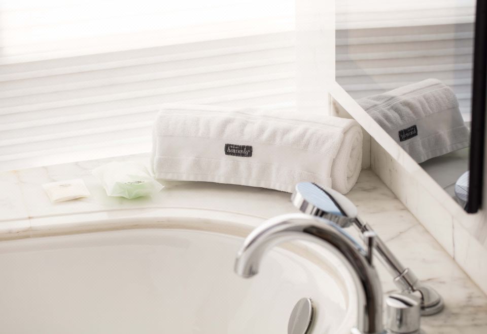 凌空城市天际线270°湖景日出超大套房·厨房起居室