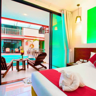 豪華特大床房（直通泳池） 康哈德華欣飯店優惠