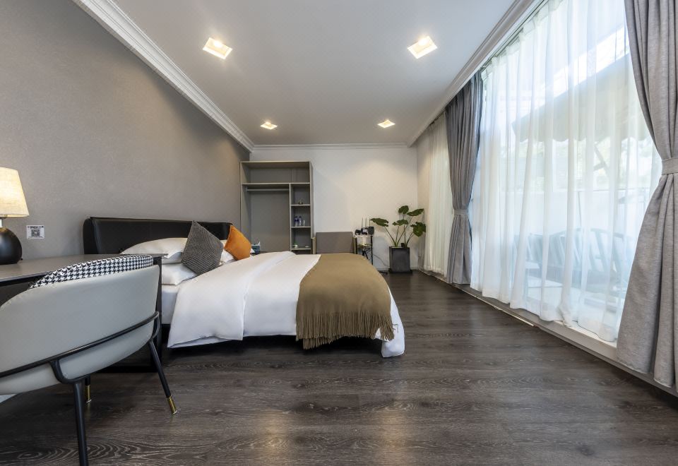 月境·精致大床房（休閑露臺丨小花園）