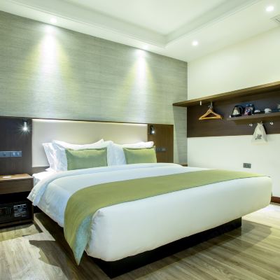 Accessible Deluxe King