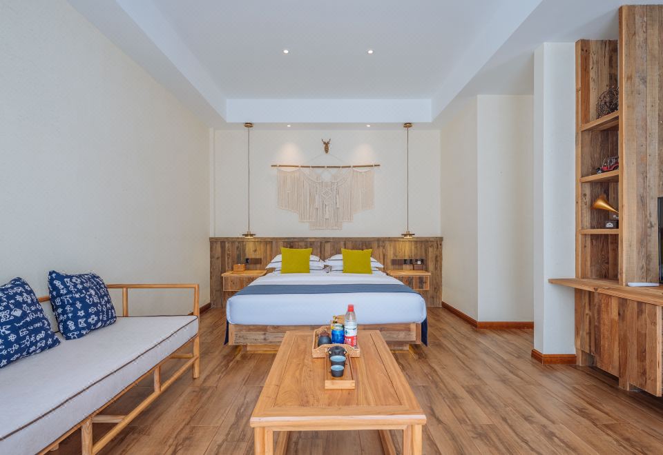 Tianshu Luxury Mountain-View Double Bed Room (Scenic Mountain View, Lcd Tv, Sofa, Tub, Mini Fridge, Smart Toilet)