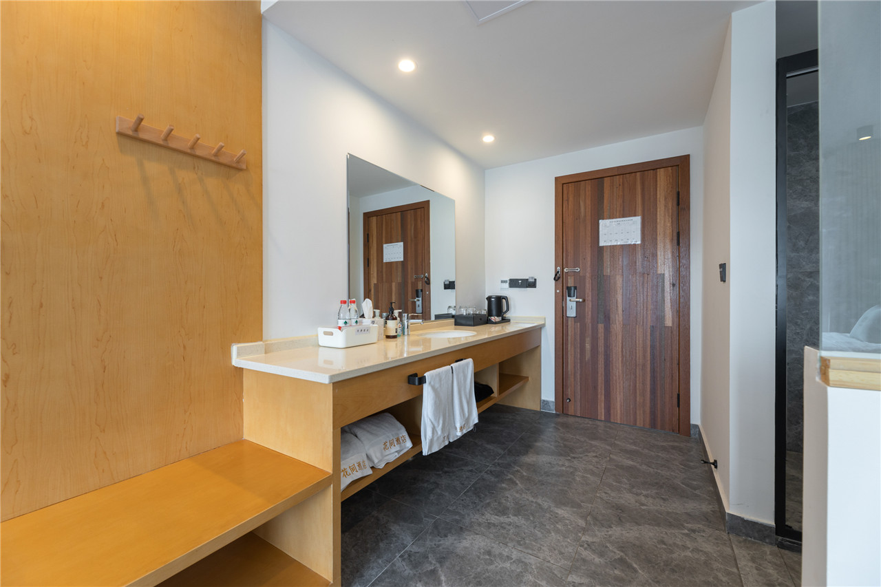 山景阳台双床房