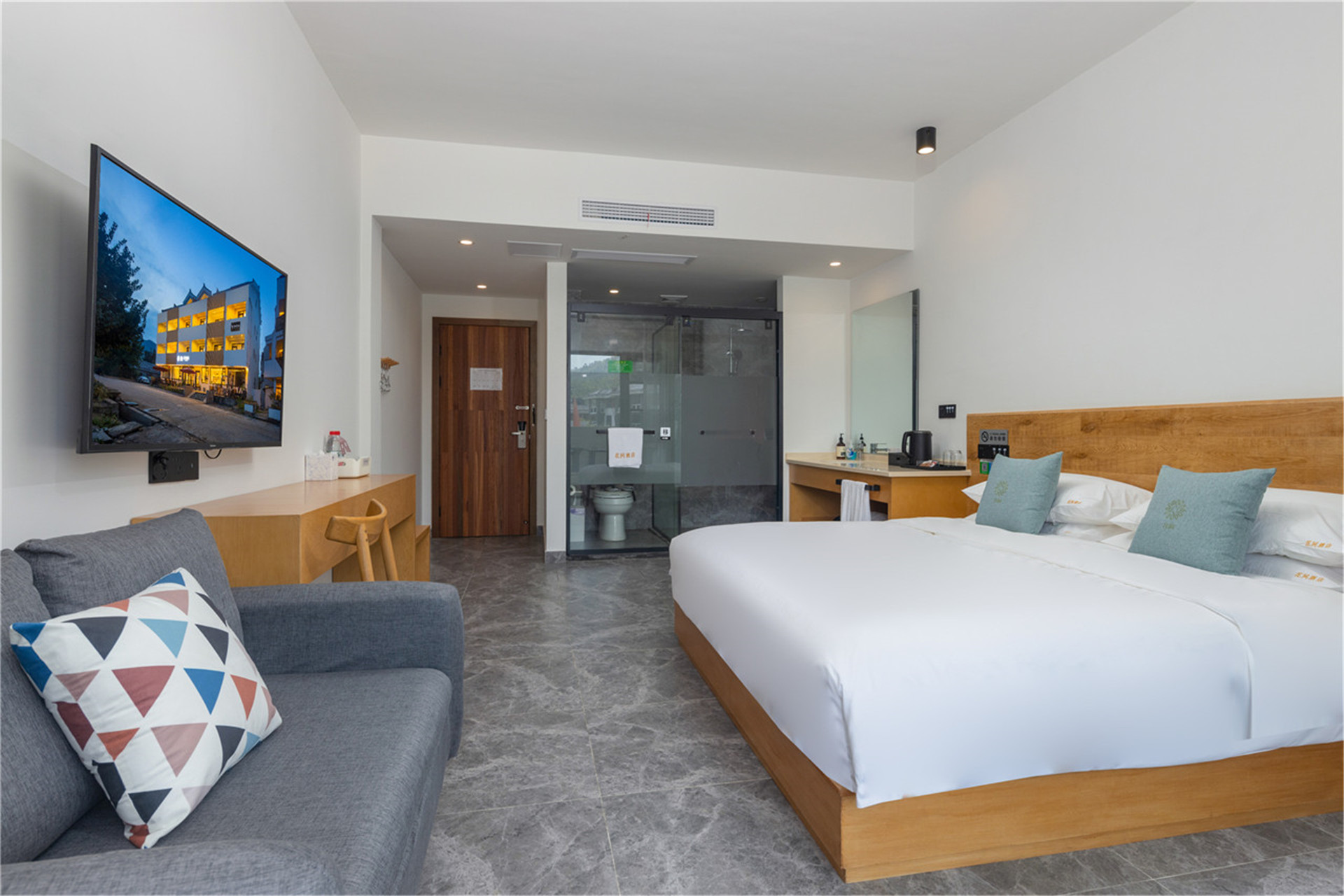 山景阳台大床房