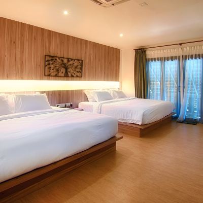 Deluxe Keluarga dengan Jakuzi Kupon Lot 33 Boutique Hotel