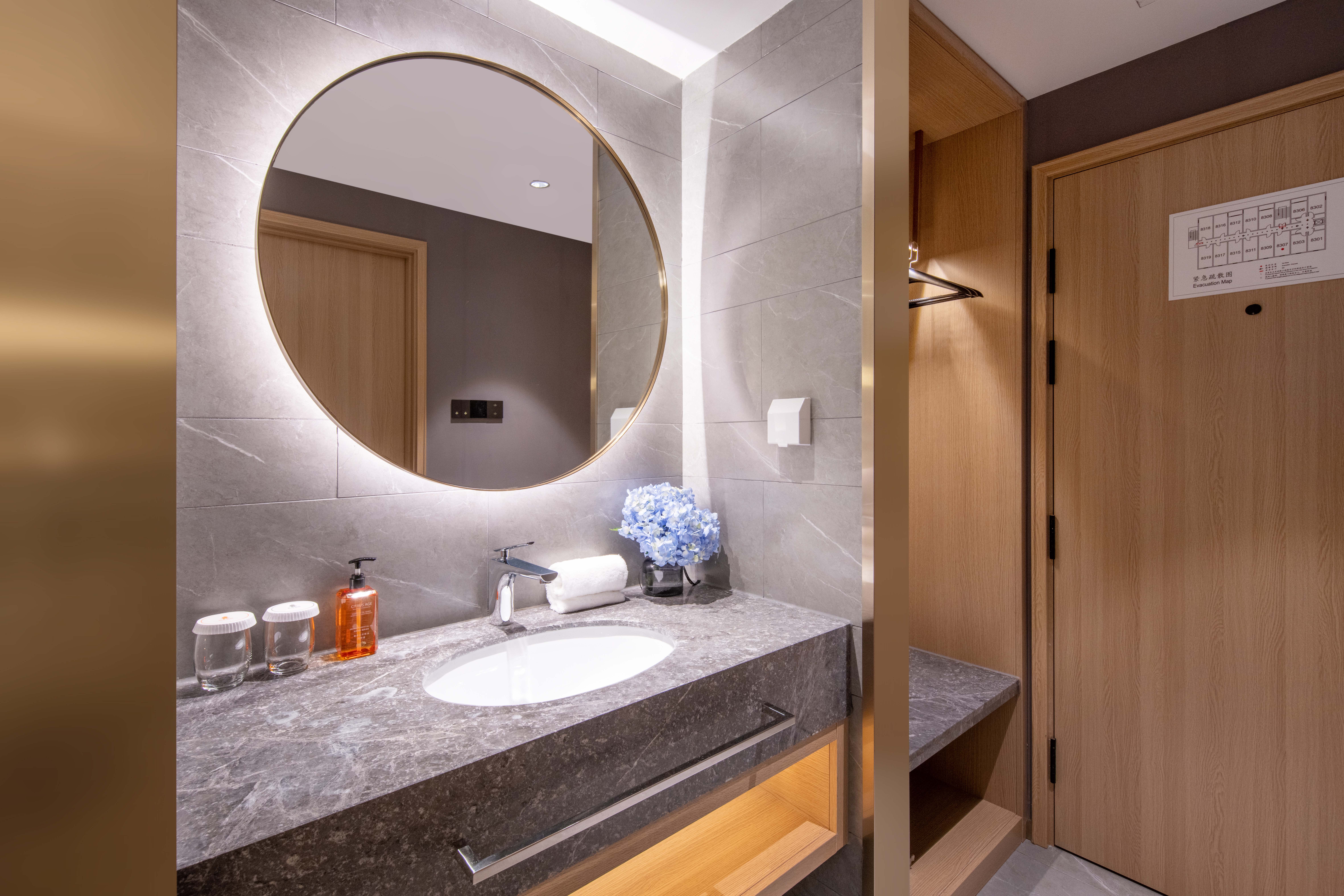 月若流金大床房（明窗+智能客控+电视投屏）