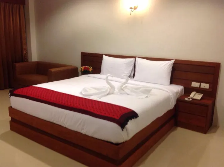 ห้องดีลักซ์ เตียงใหญ่ พร้อมระเบียง