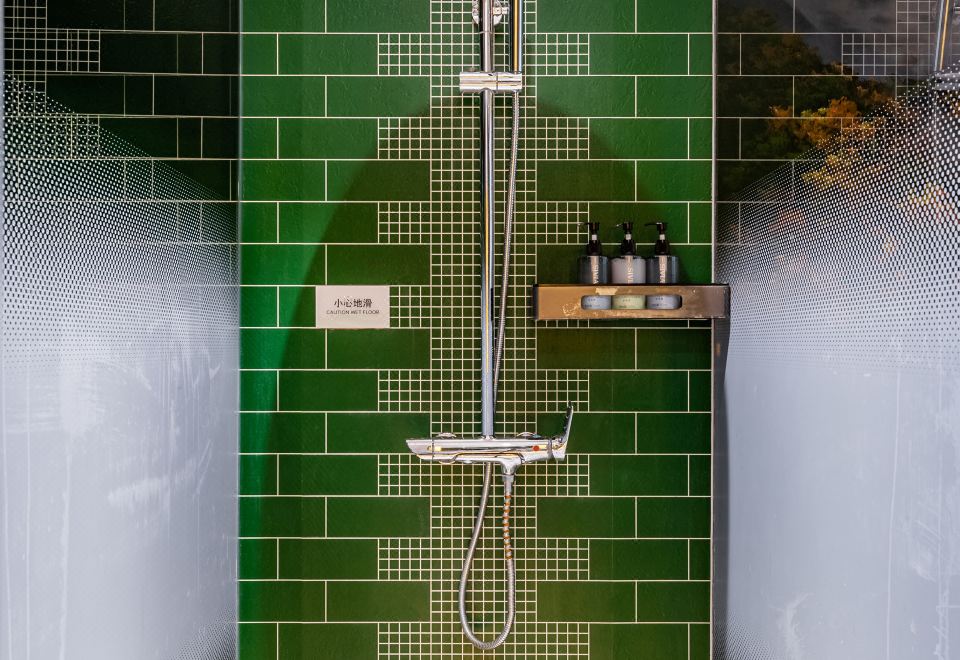 雅致舒适大床房【轻奢办公区+落地窗视野好】