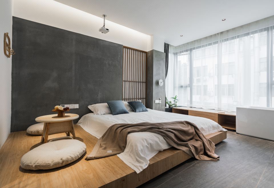 Cottage Projection Tub Room