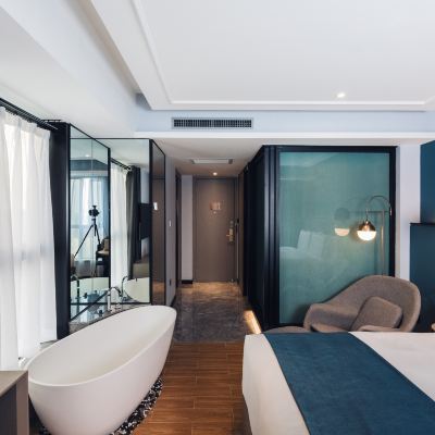 豪華輕奢大床房（Acca Kappa洗護用品+浴缸+休閒躺椅+安睡智能床墊＋音波枕＋床墊軟硬調節＋高空視野） 武漢光谷廣場楊家灣卡繆飯店優惠