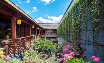 Lijiang Baimao Anbo Private Courtyard