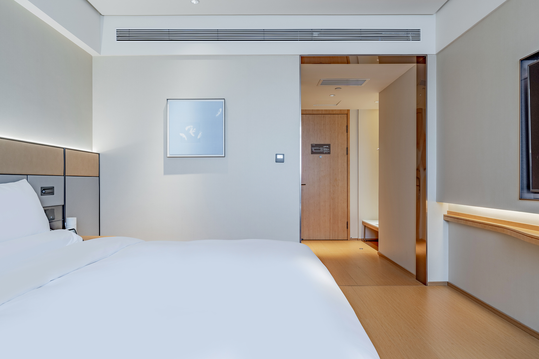 高级大床房（手机智能投屏+深度睡眠枕）