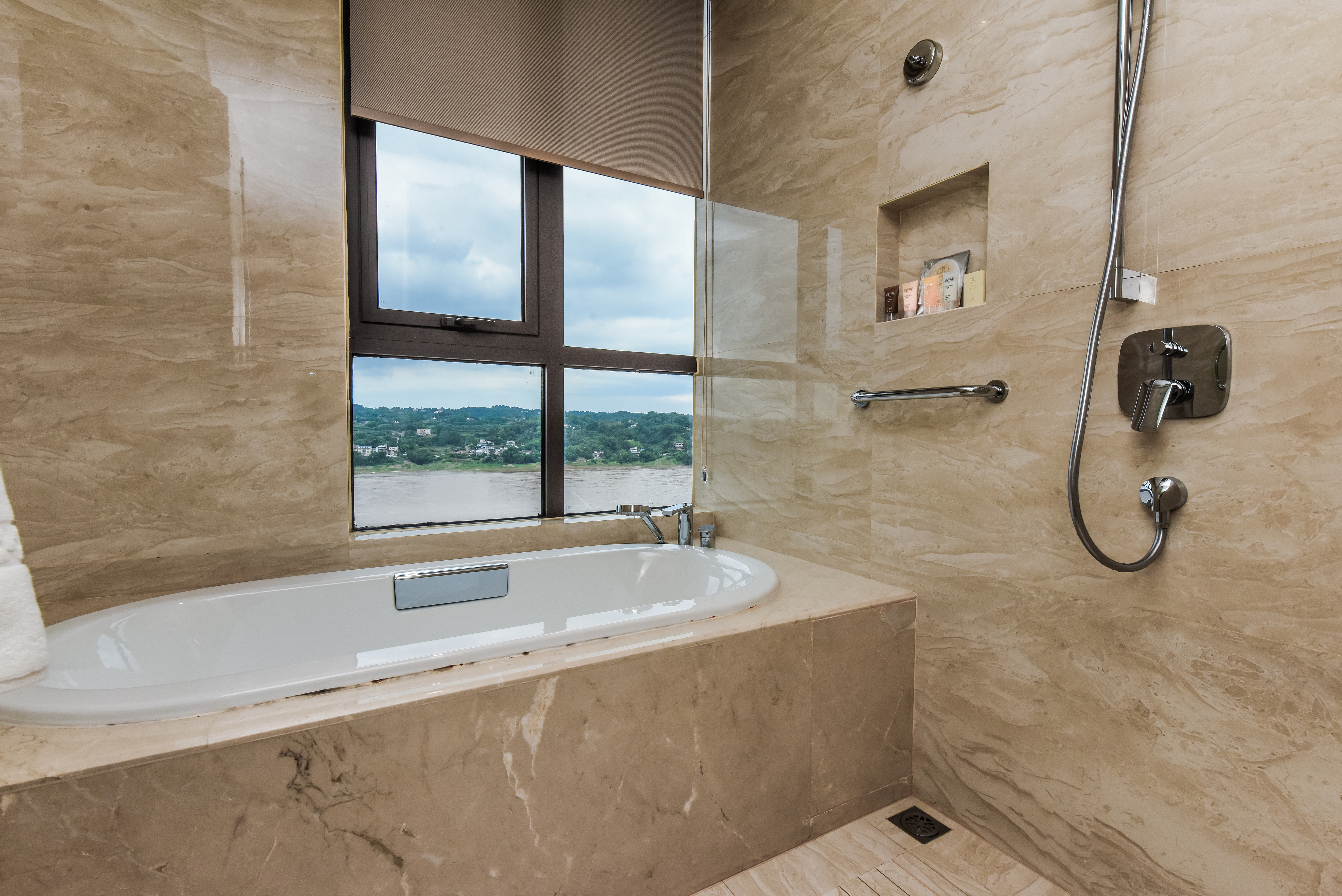 江语尊享套房A【超大会客厅+私享浴缸】