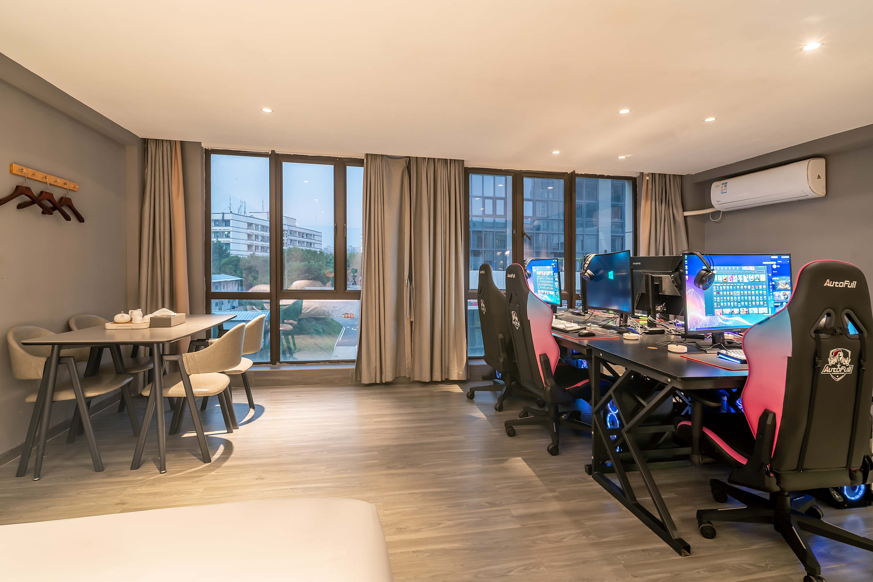 开黑五人间-[5台电脑+RTX3060显卡+i5-10700F处理器+16G内存+2K曲面屏+机械键鼠]+桌子