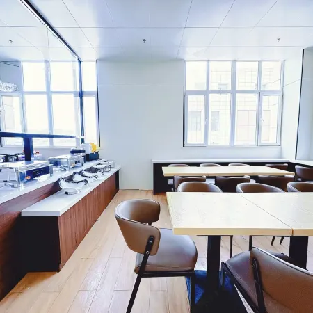 Urba Hotel (Guyuan Zheshang International Home Building Materials City Branch Отели в г. Гуюань