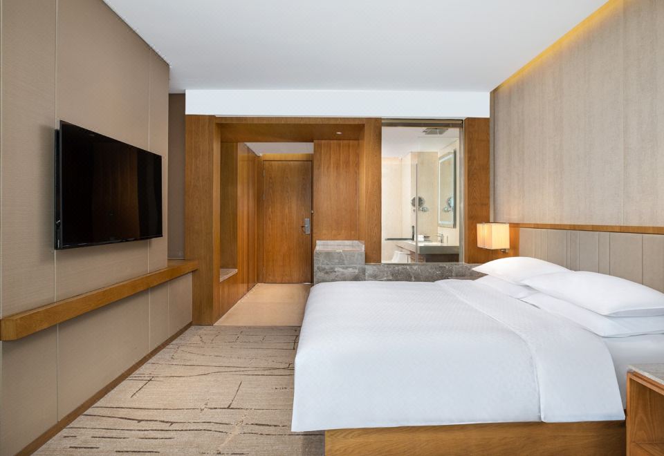 Four Points by Sheraton Shanghai KangqiaoPremier Queen Room