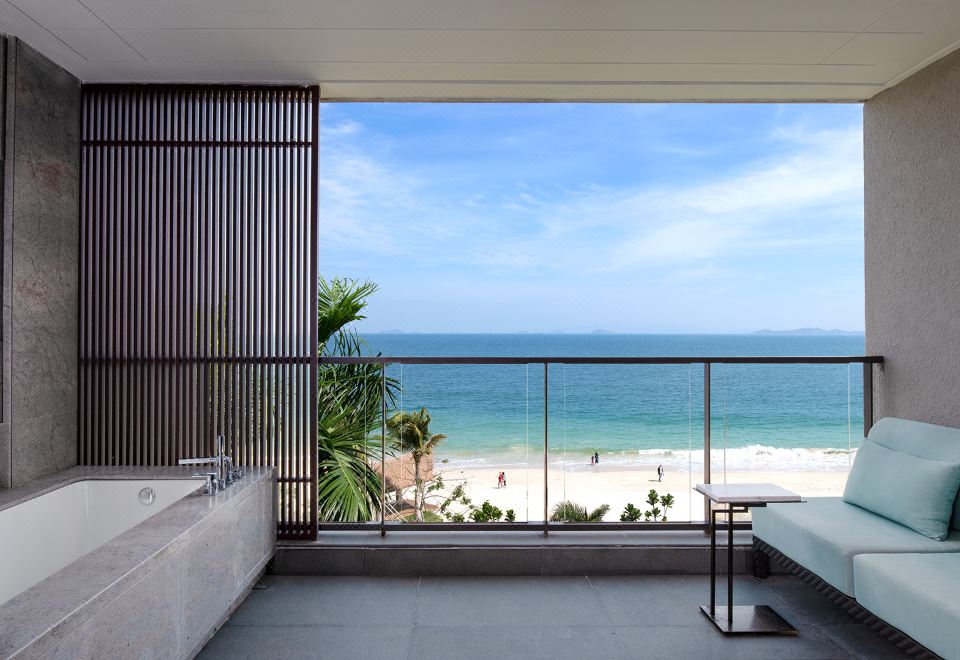 Lavenna Resort Judiaosha ShenzhenDeluxe Executive Sea-view King Bed Room