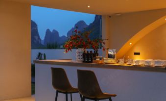 the thousand and one tourism&homestay(yangshuo yulonghe hotel )