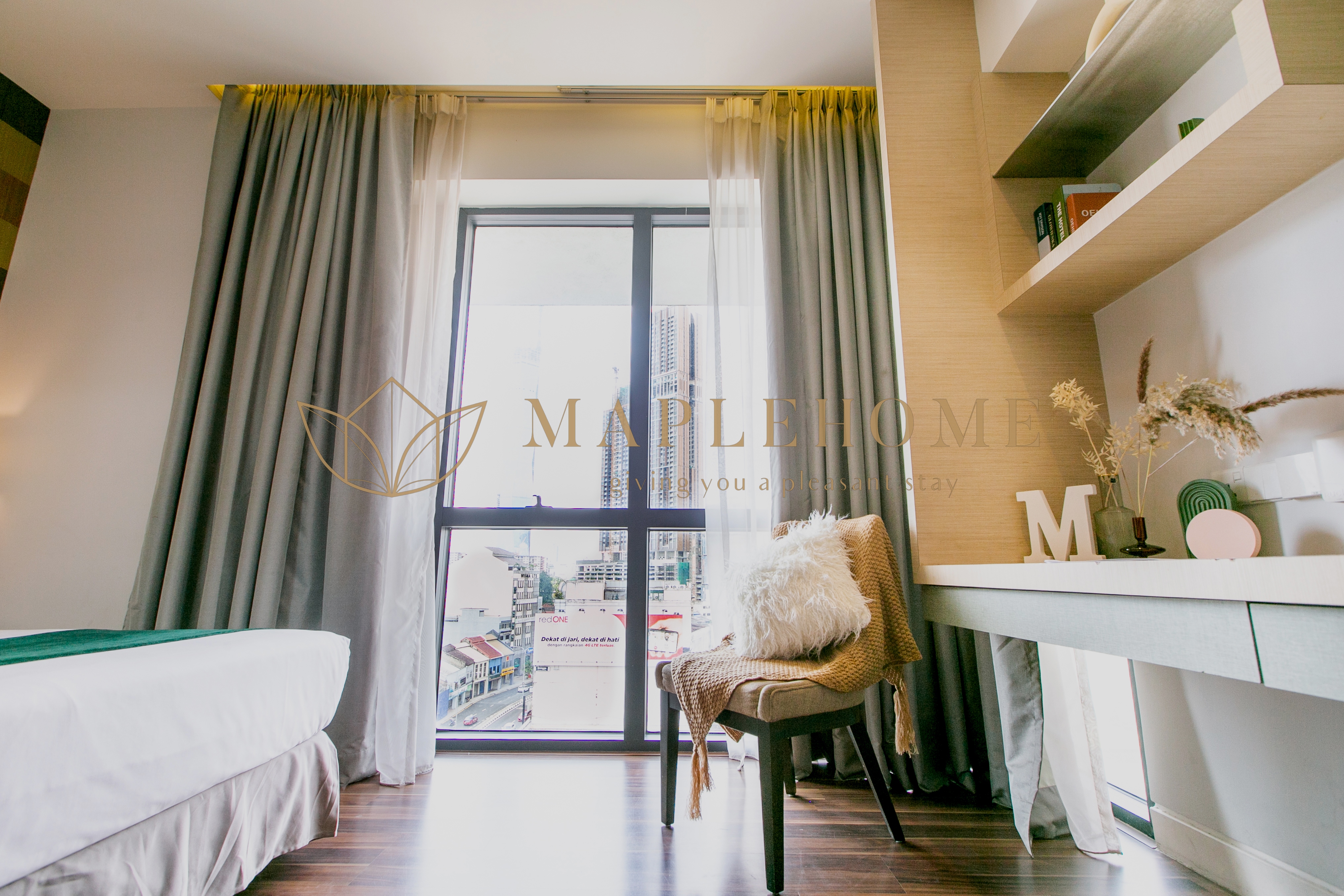 尊貴特大號床套房