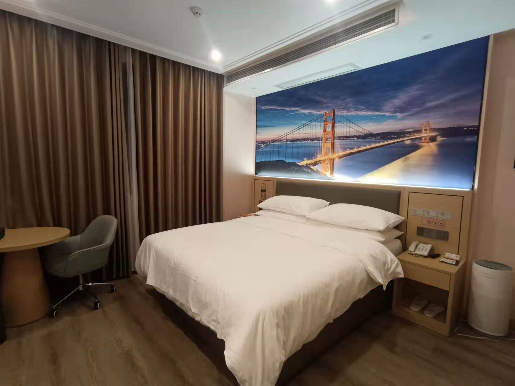 纯净大床房（电视投屏）