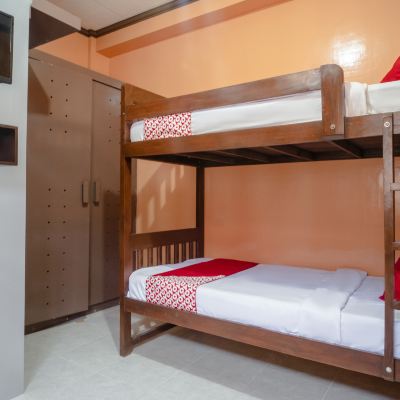 Standard Bunk Bed Room OYO 702 Queens Hometel Promo Code