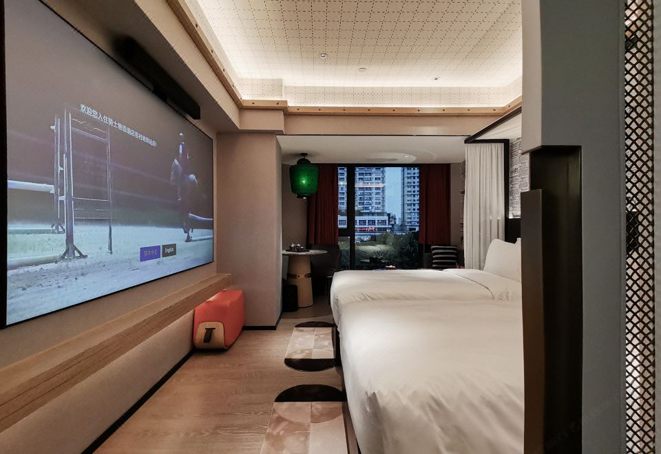 观影踏燕双床房