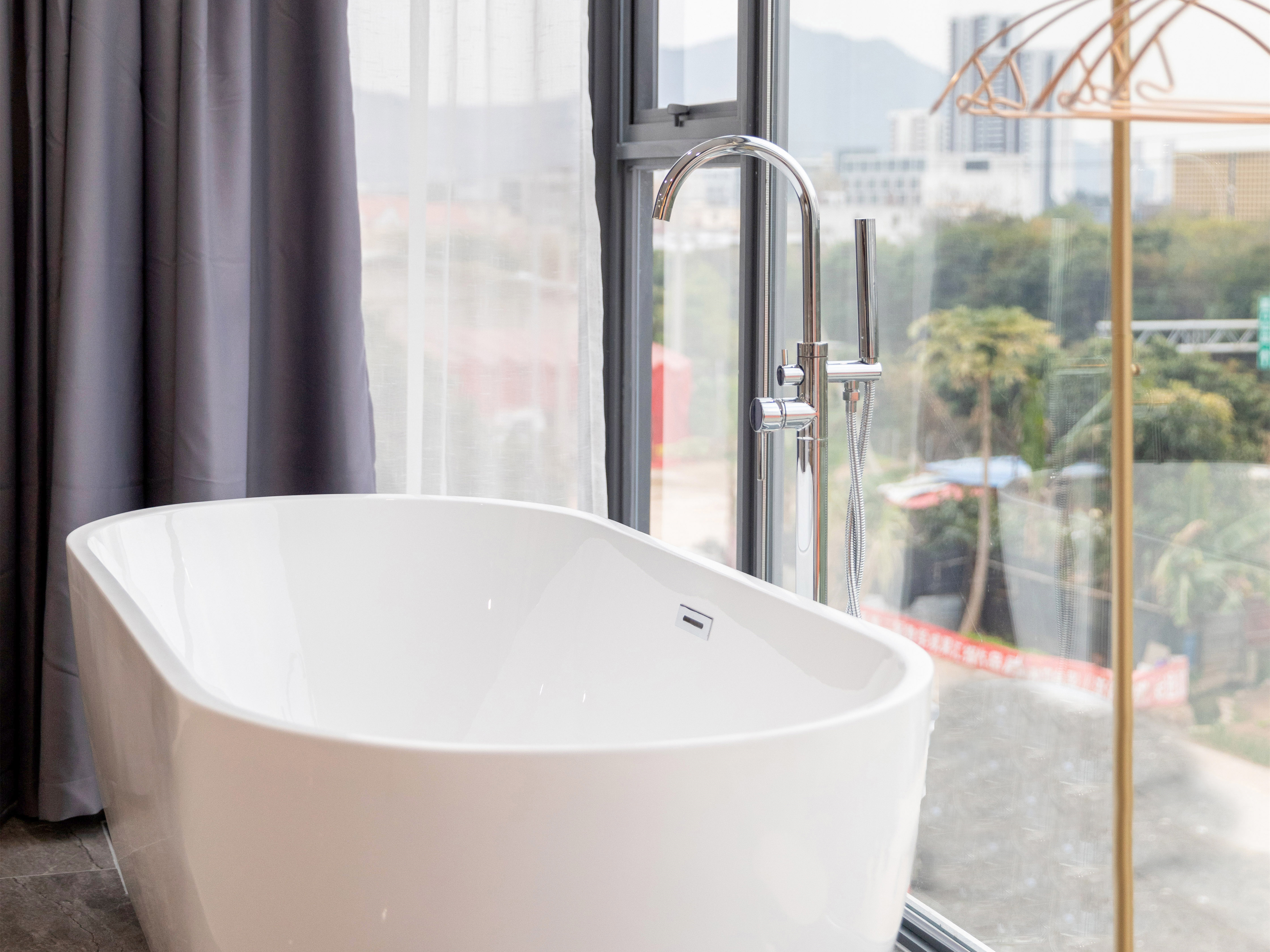 樂野·輕奢浴缸大床房