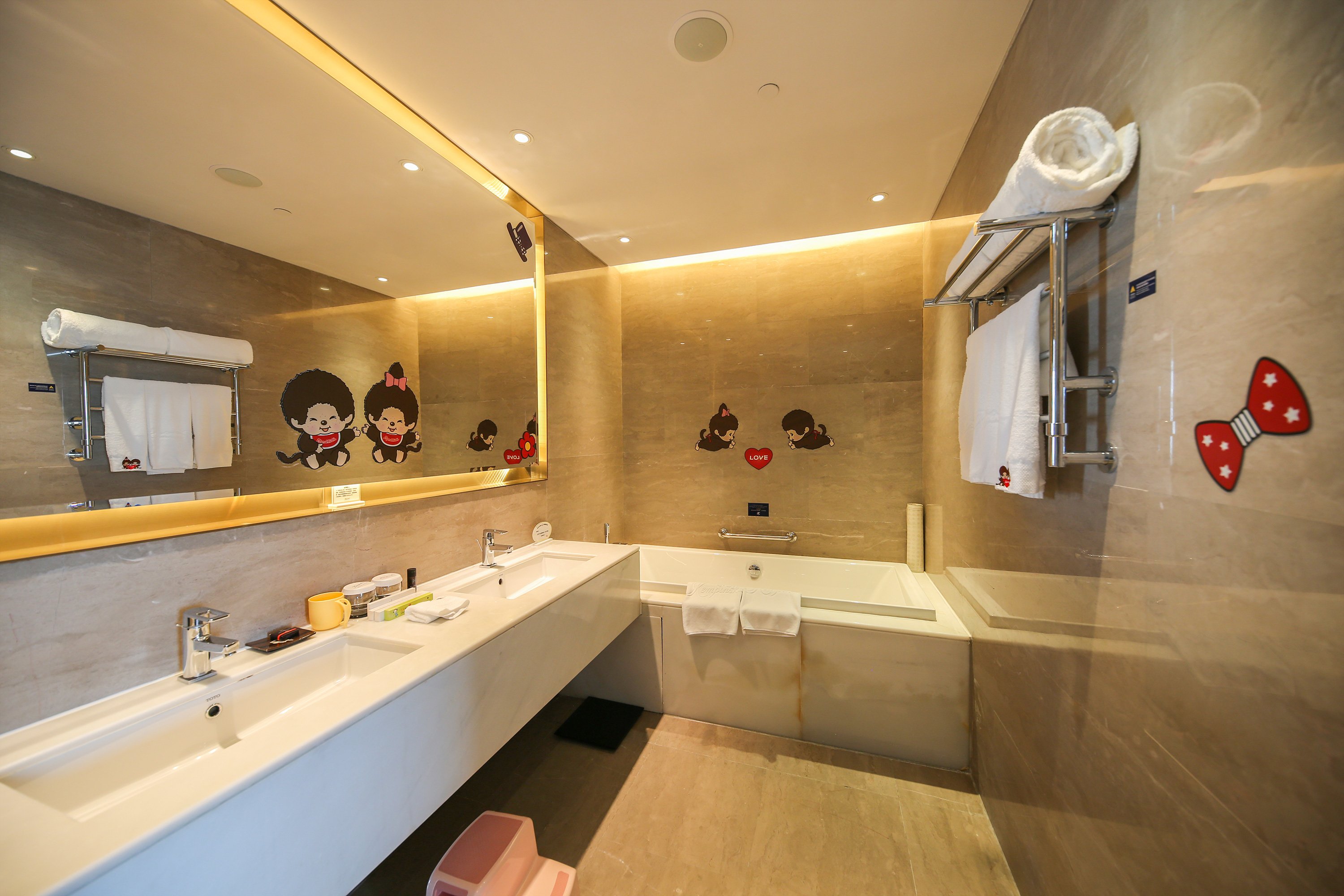 蒙奇奇主题豪华城景大床房