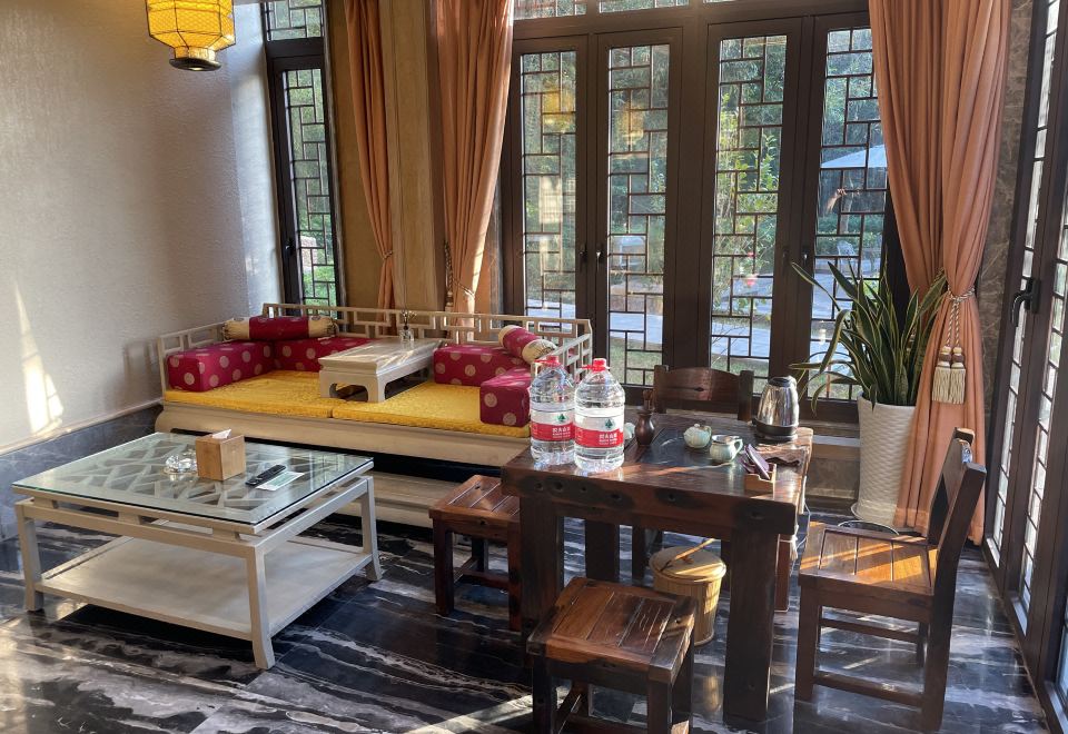 地派倚泉居-三房两厅别墅-独立庭院-花园泡池-麻将桌