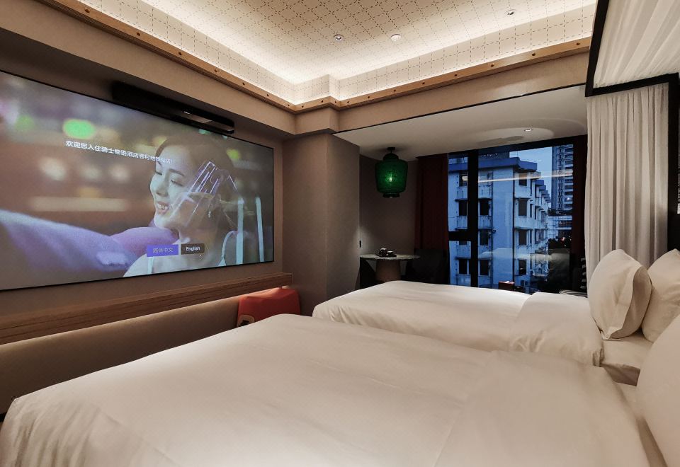 观影踏燕双床房