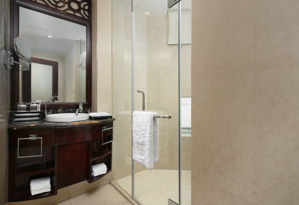 江景观潮大床房