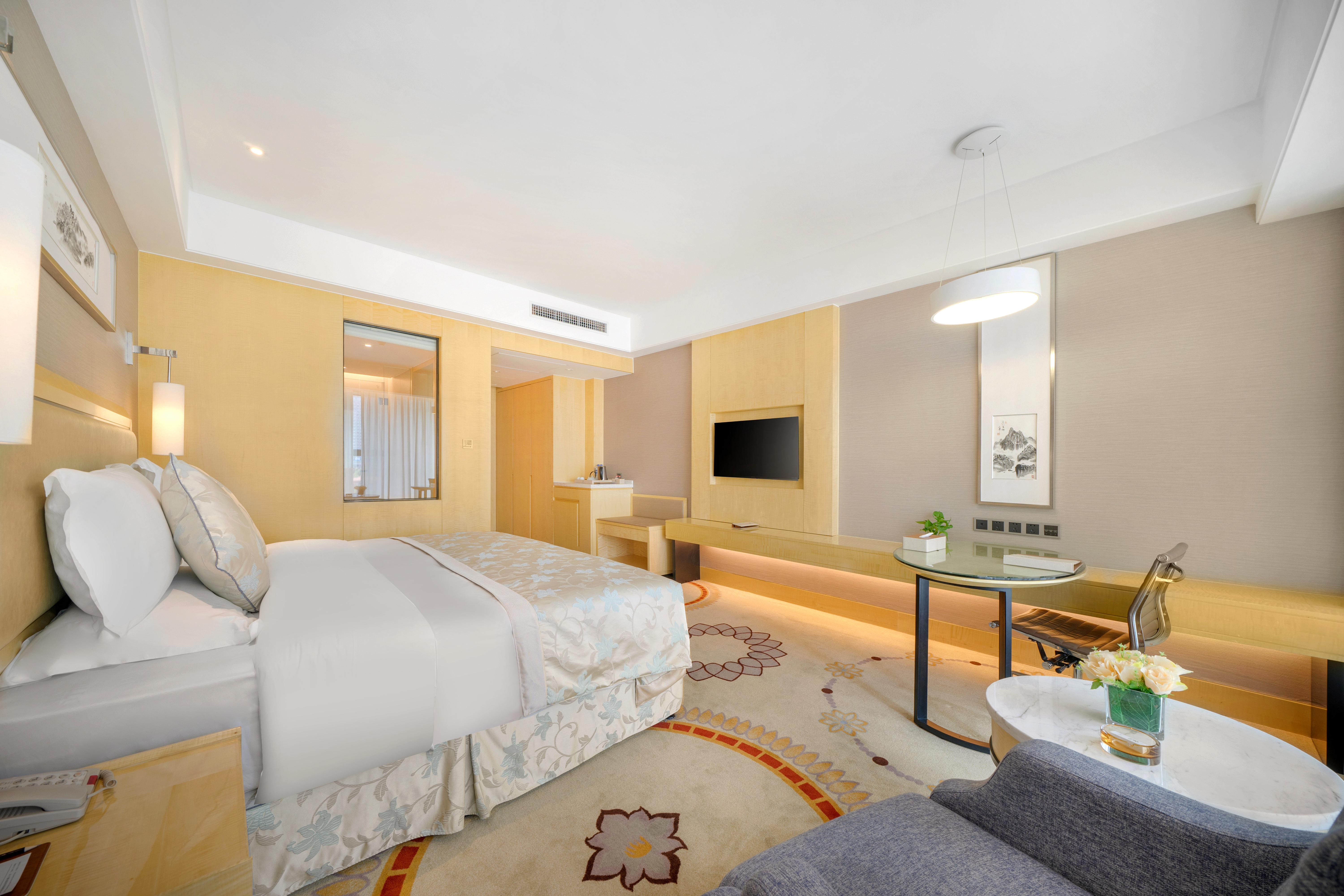 舒雅·城景大床房（休闲沙发+办公桌）