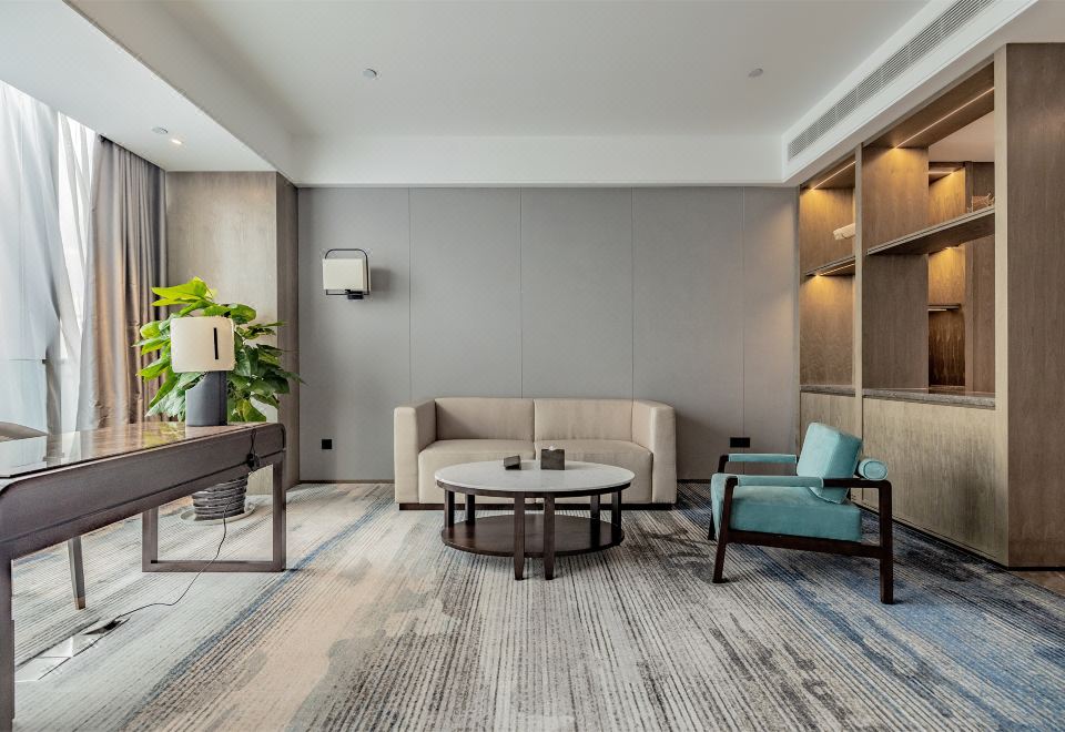 豪华套房（智能客控+蓝牙音响+豪华浴缸+迷你吧）