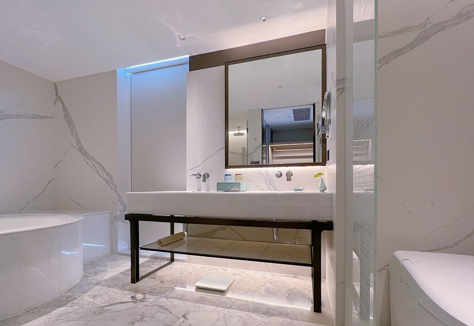 凌空景观大床房（智能客控+Coffee机+戴森吹风机+智能马桶+挂烫机）