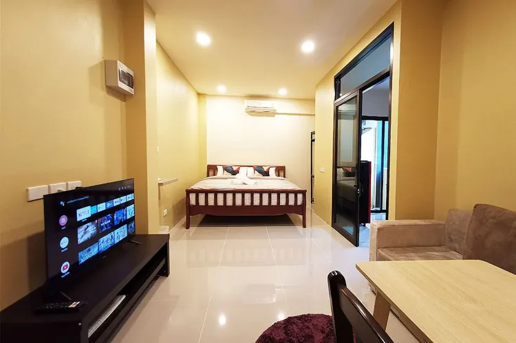 ห้องดีลักซ์ เตียงใหญ่ 1 เตียง