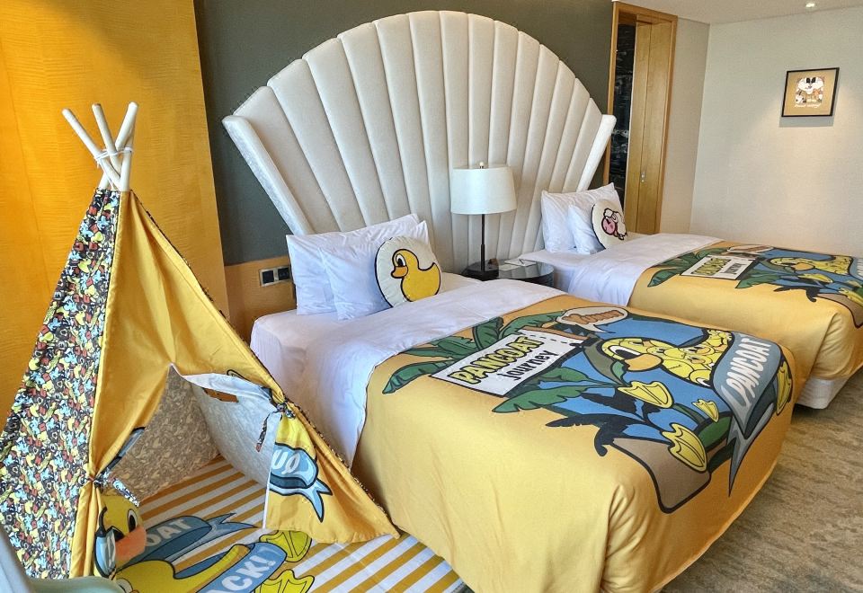 盼酷小黄鸭亲子主题至尊海景双床房