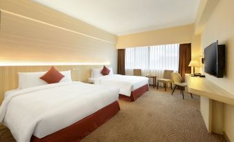 The spacious living area features a bedroom with double beds, as well as a table and chairs at Caesar Park Hotel Taipei