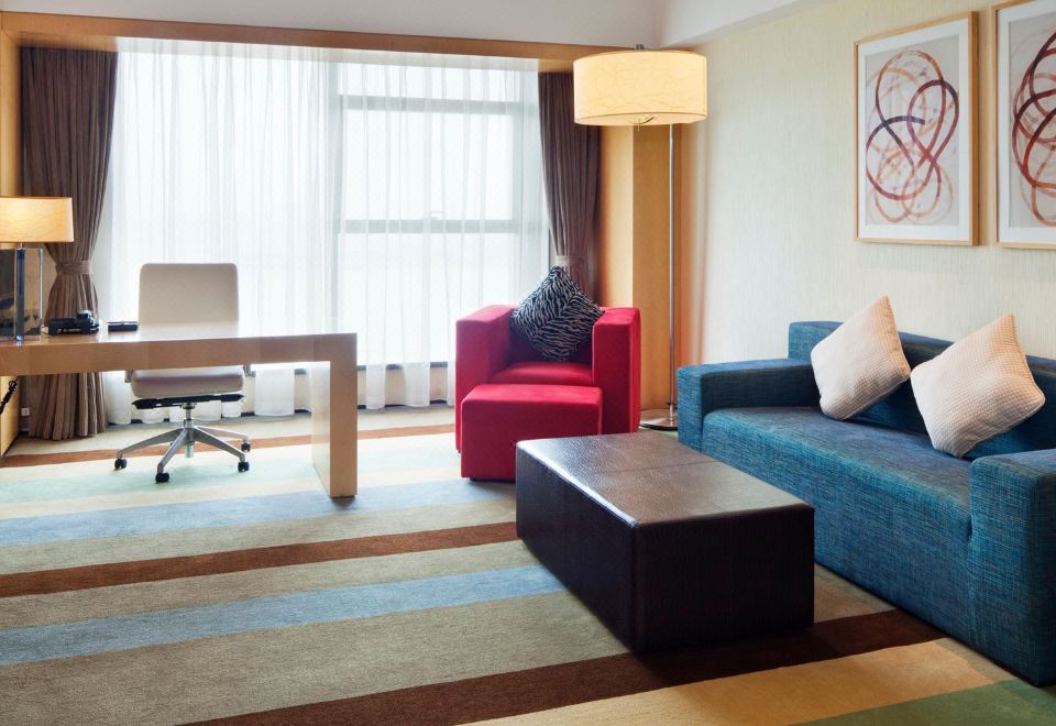 影音湖景大床套房