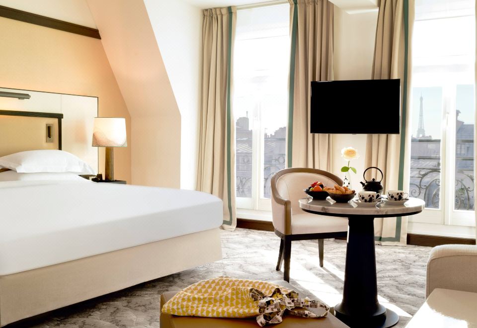 Hyatt Paris MadeleineJunior King Suite