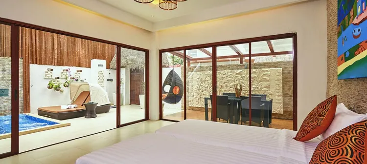 วิลลาสระว่ายน้ำ 3 ห้องนอน