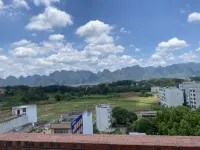 Du'an Honghuozhuan Art Homestay (Du'an High-Speed Railway Station)