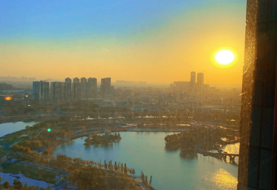 高級湖景大床房